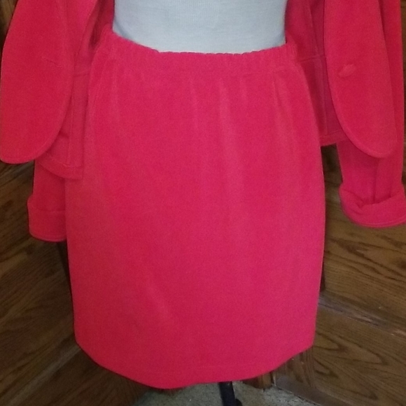 vtg 1990s Red skirt and jacket set - Picture 6 of 9